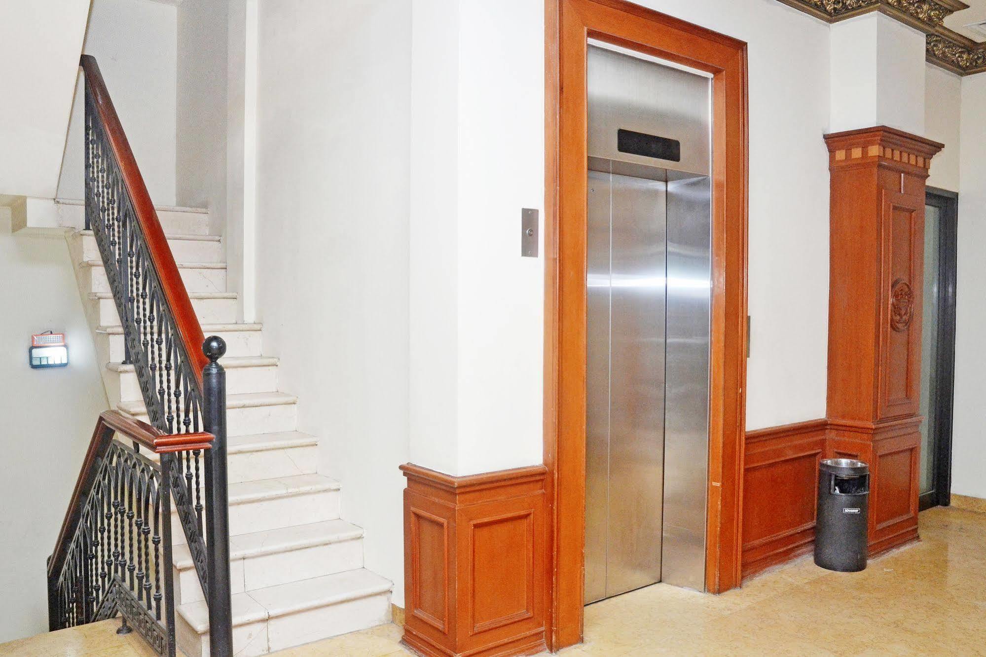 Zen Rooms Sultan Iskandar Muda Surabaya Eksteriør bilde
