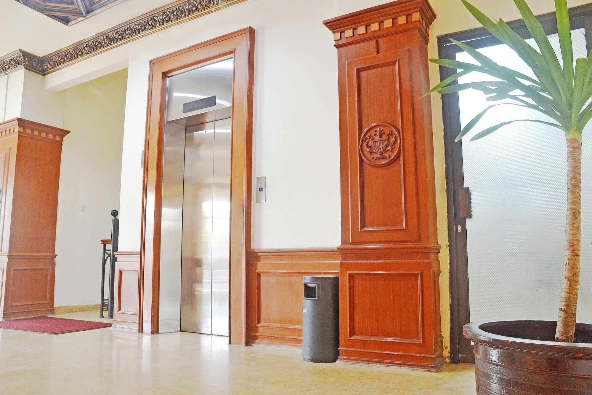 Zen Rooms Sultan Iskandar Muda Surabaya Eksteriør bilde
