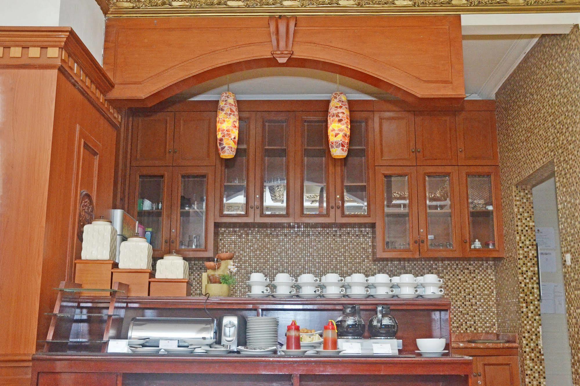 Zen Rooms Sultan Iskandar Muda Surabaya Eksteriør bilde